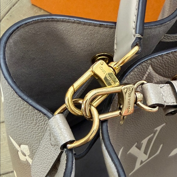 Louis Vuitton Beige Monogram Shoulder Bag - Picture 8 of 8